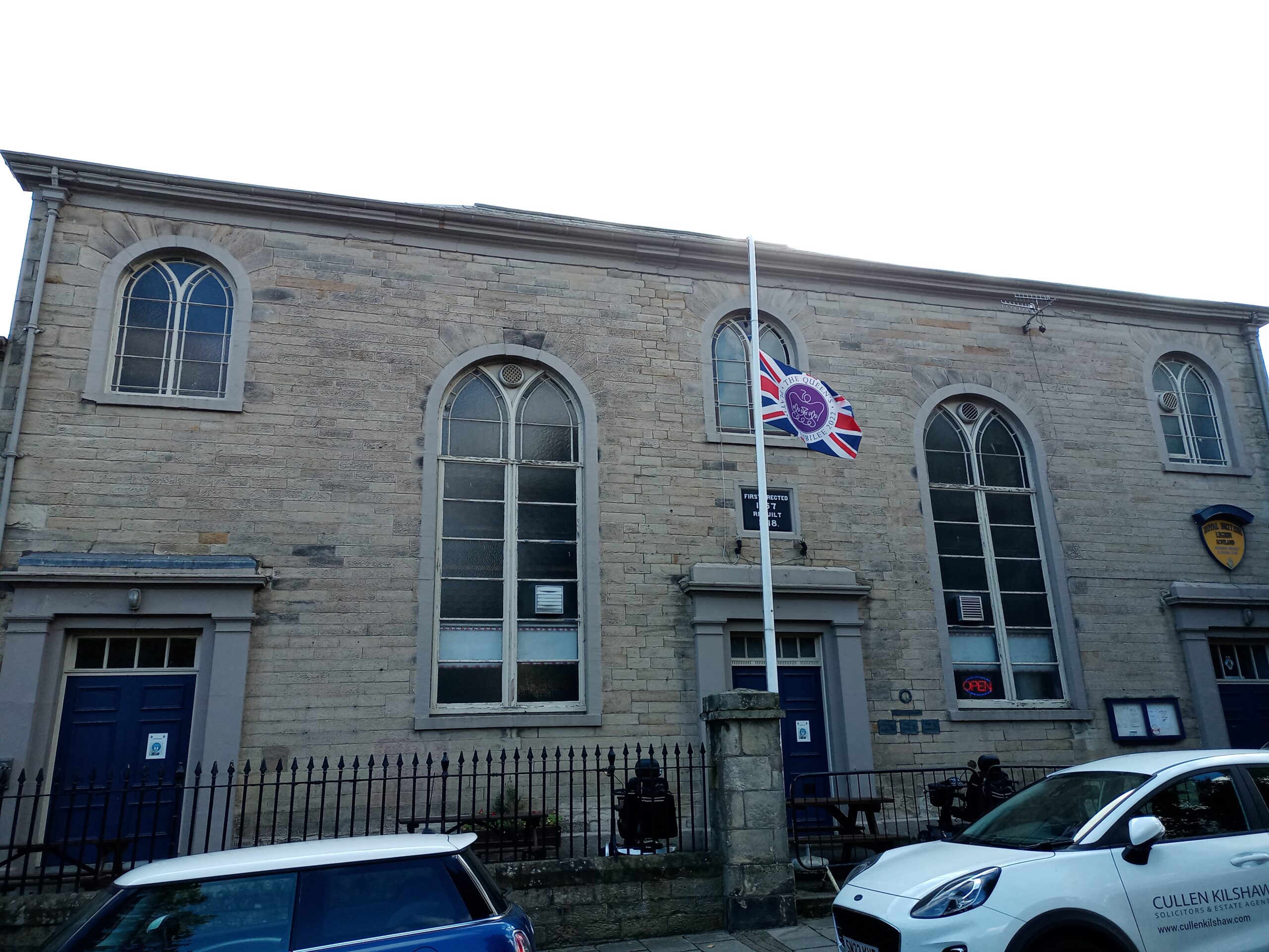 Jedburgh, High Street, the Queen is dead, Boston Church And Offices.jpg