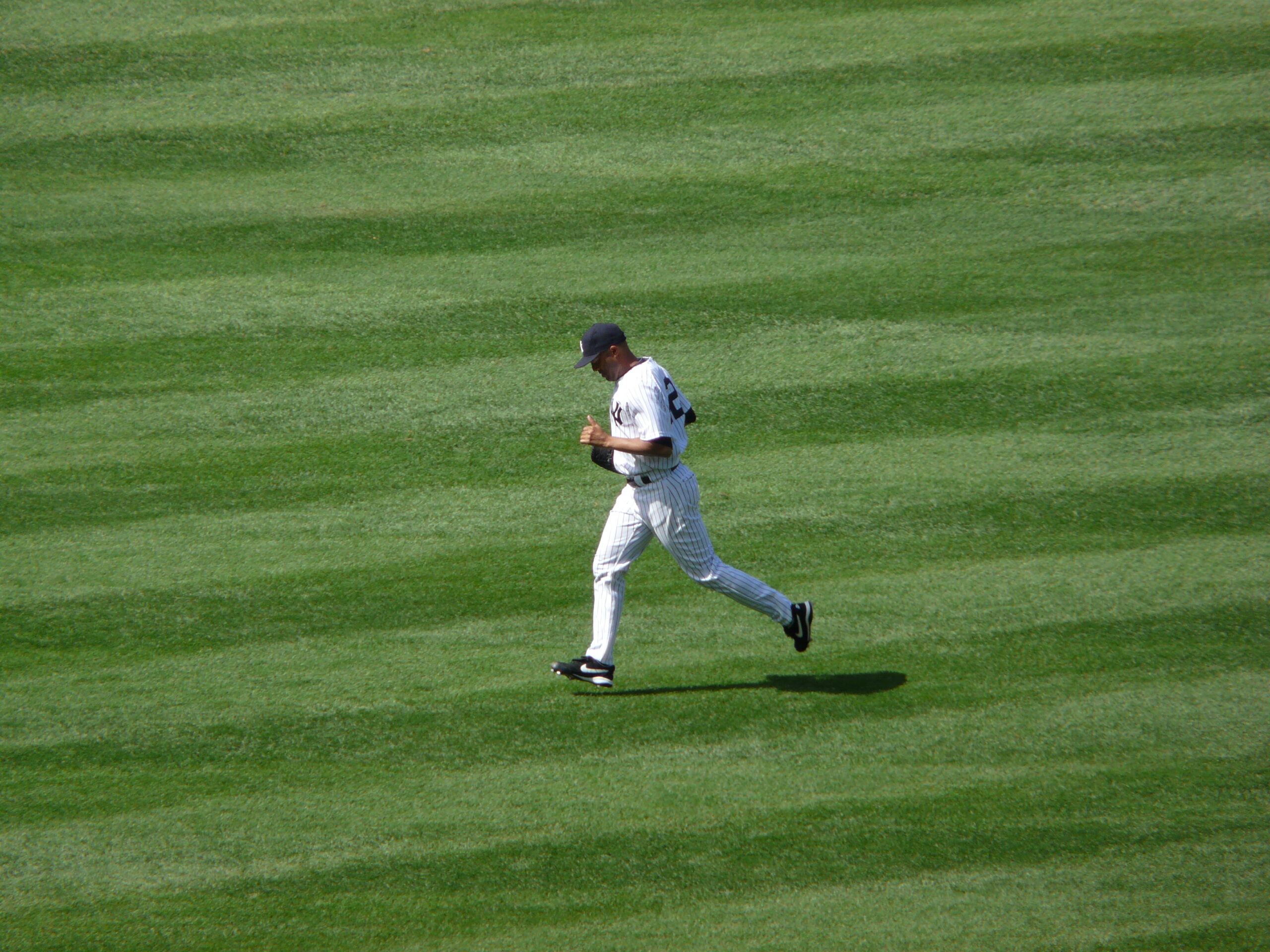 Mariano Rivera jogging in from bullpen 7-2-10.jpg