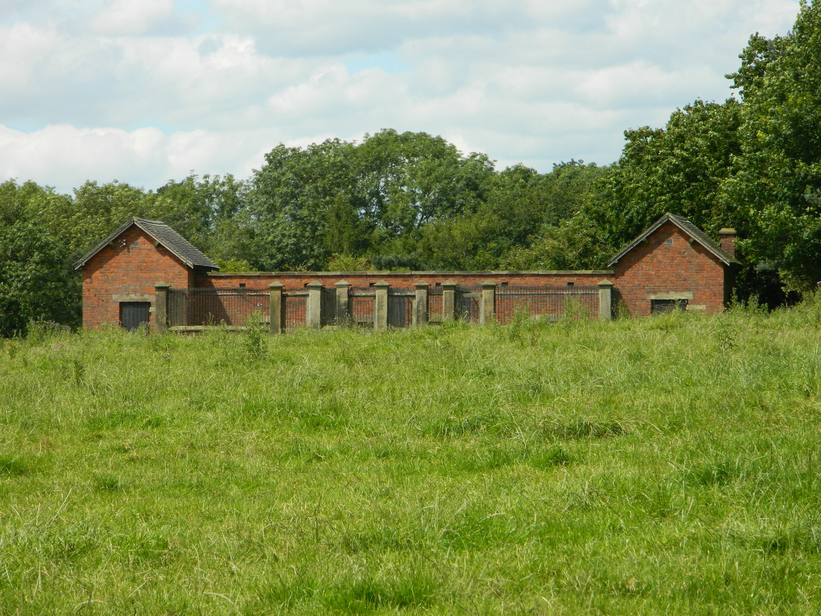Dog kennels to the rear of the Gothic Temple - geograph.org.uk - 3035110.jpg